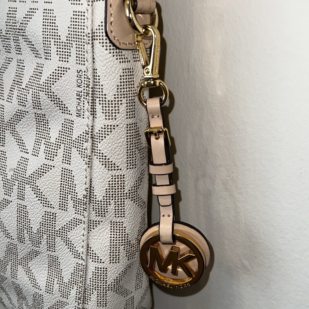 Michael Kors Jet Set Messenger Crossbody Bag in Cream - Picture 7 of 16
